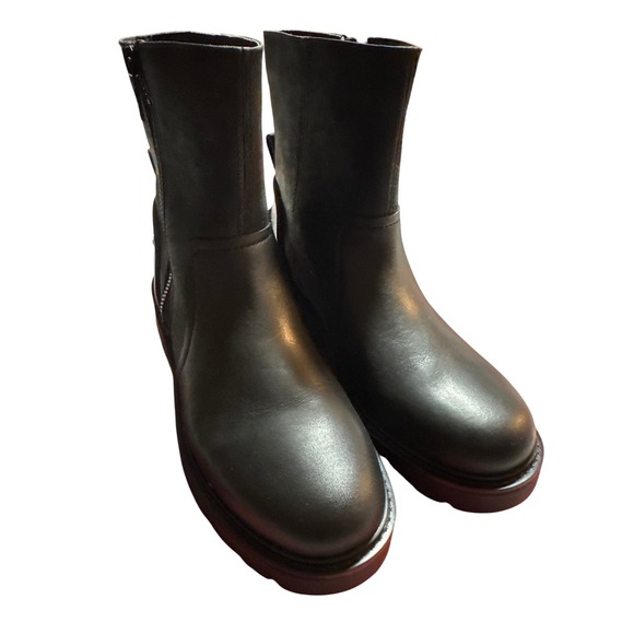 UGG Black Leather Side Zip Polk Lug Sole Moto Ankle Boots Size 8 New - Picture 1 of 11